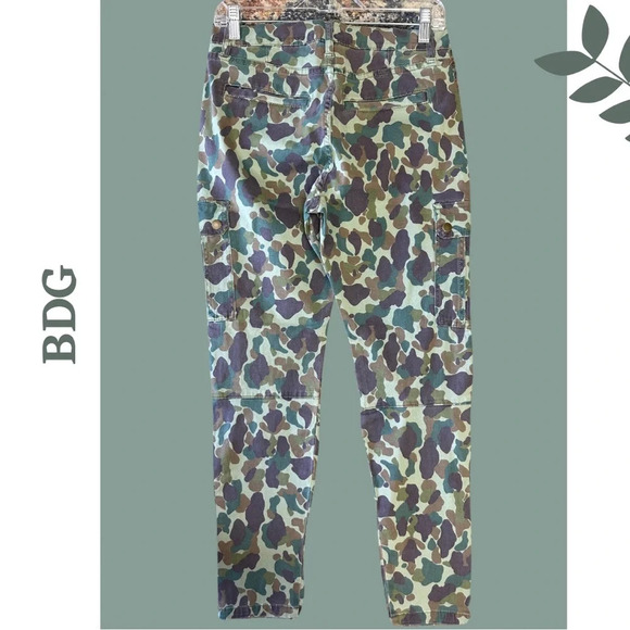 BDG Camouflage Carpenter Pant
Purple Green Ankle Zipper Detail Size 28 - Picture 3 of 9
